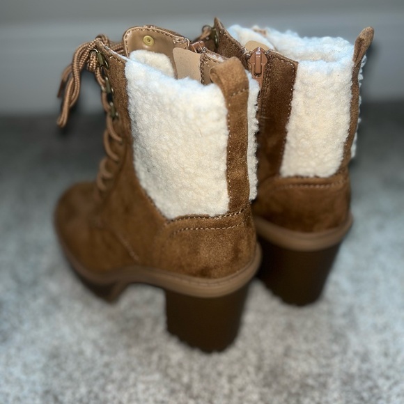 Boots with Fur - Picture 5 of 5